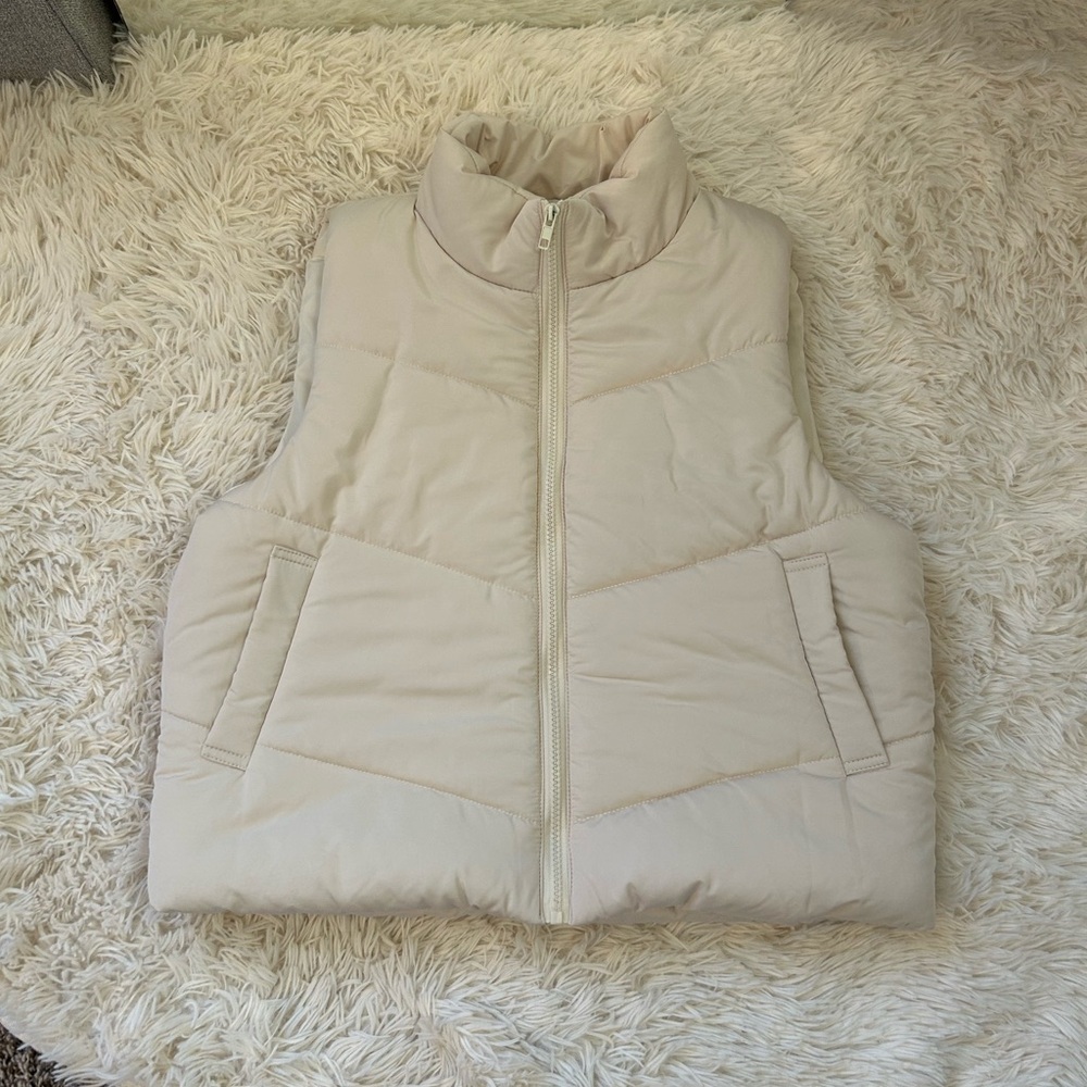 NWOT Beige/Cream Puffer Vest